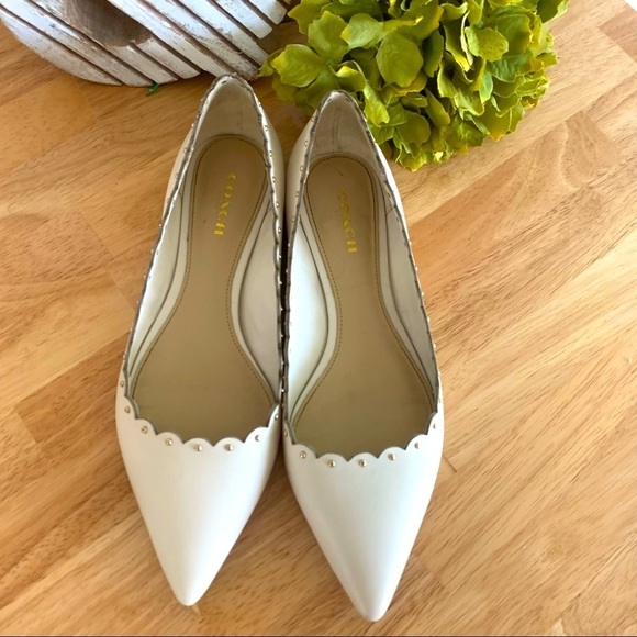 Coach Jill Leather Scalloped Studded Pointed Ivory flats Size 6.5 - Picture 10 of 10